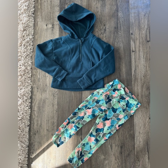 GIRLS ATHLETIC OUTFIT SIZE 4/5 - Picture 1 of 3